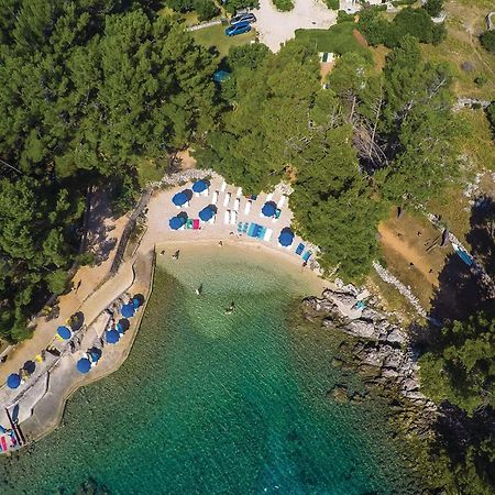 Lovely Apartment In Veli Losinj With Kitchen Luaran gambar