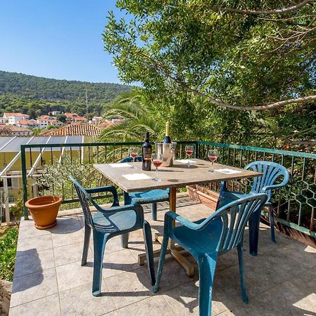 Lovely Apartment In Veli Losinj With Kitchen Luaran gambar