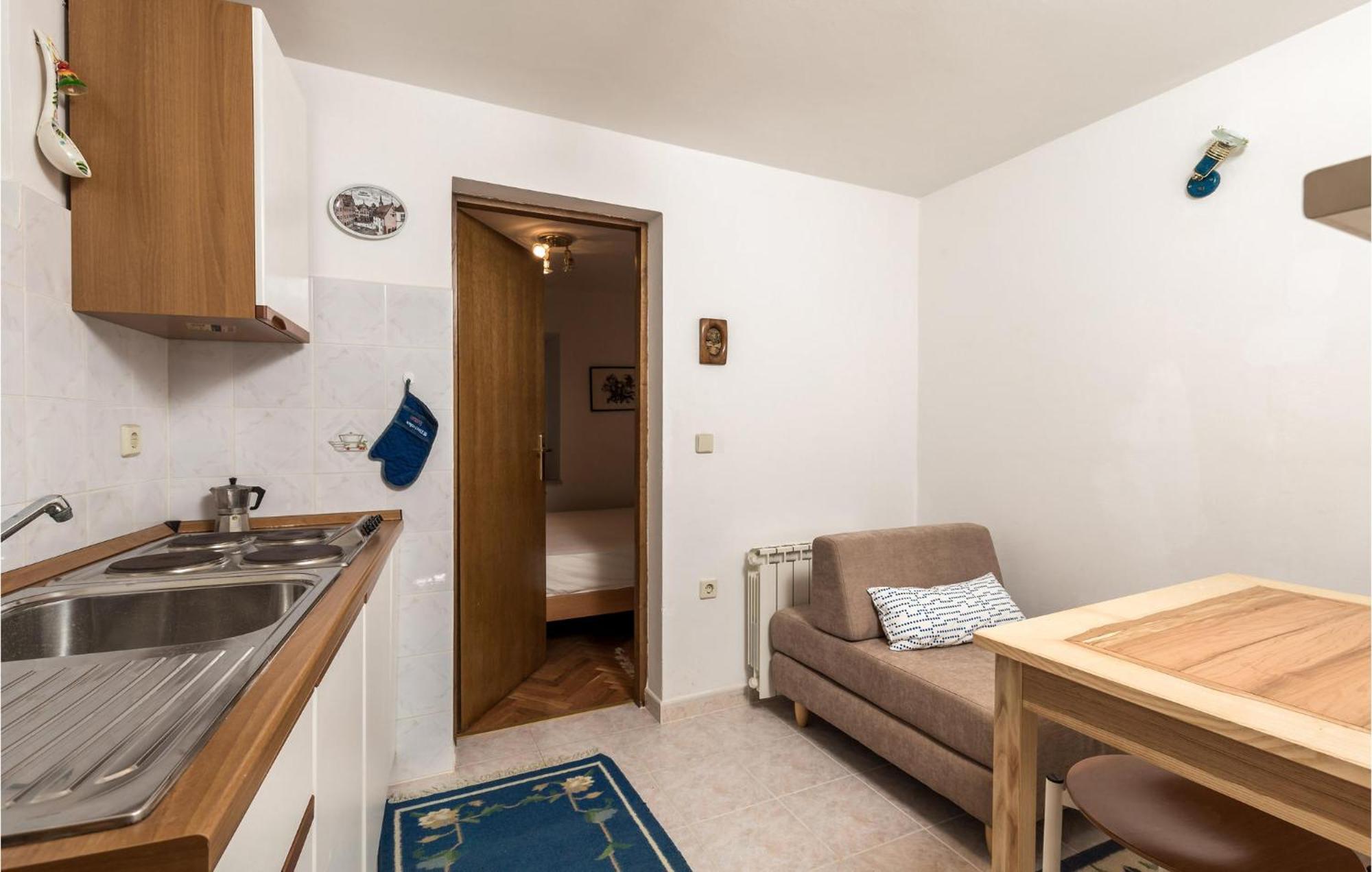 Lovely Apartment In Veli Losinj With Kitchen Luaran gambar