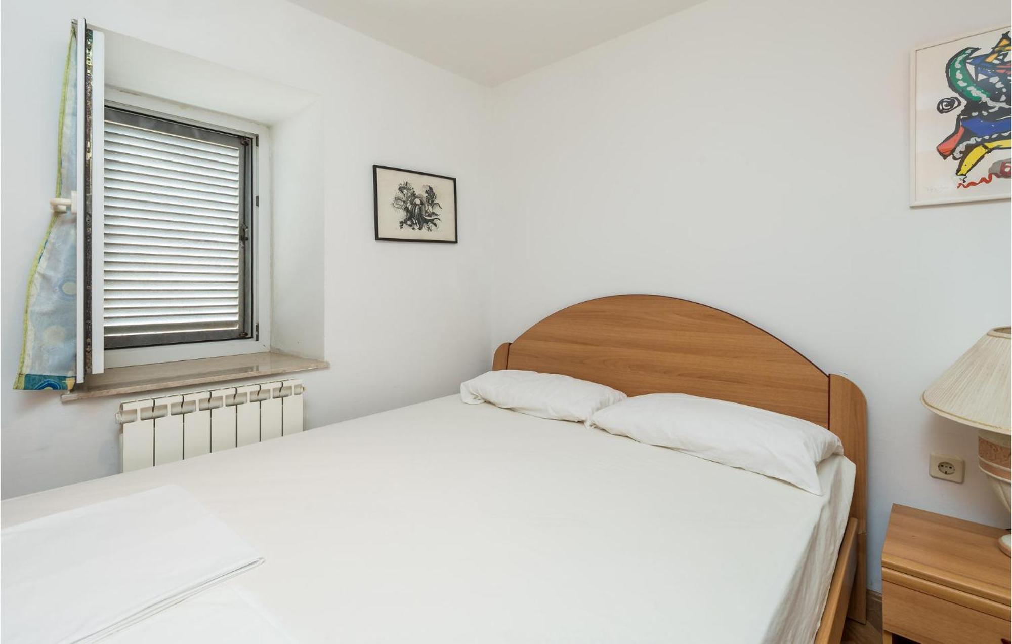 Lovely Apartment In Veli Losinj With Kitchen Luaran gambar
