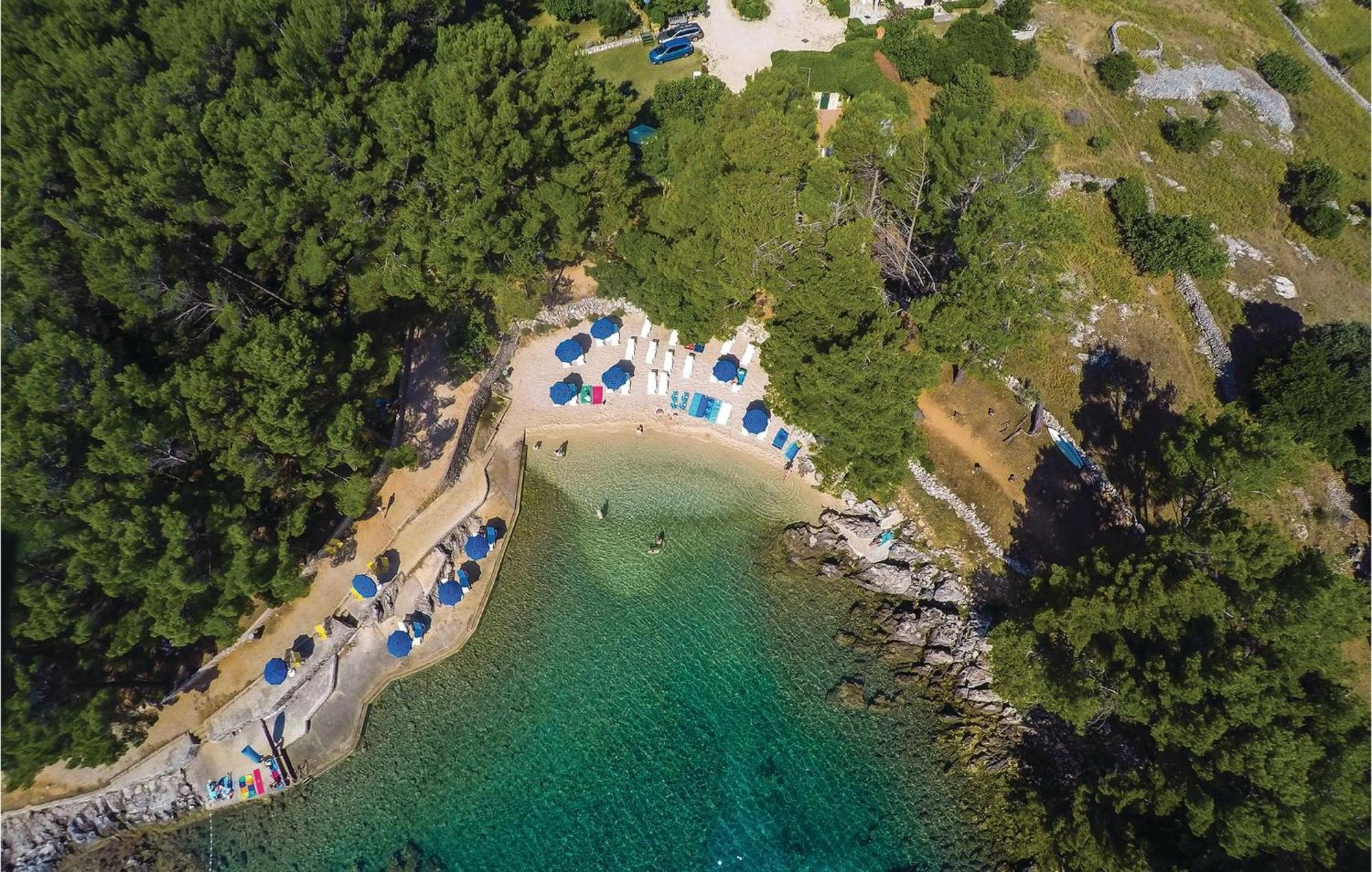Lovely Apartment In Veli Losinj With Kitchen Luaran gambar