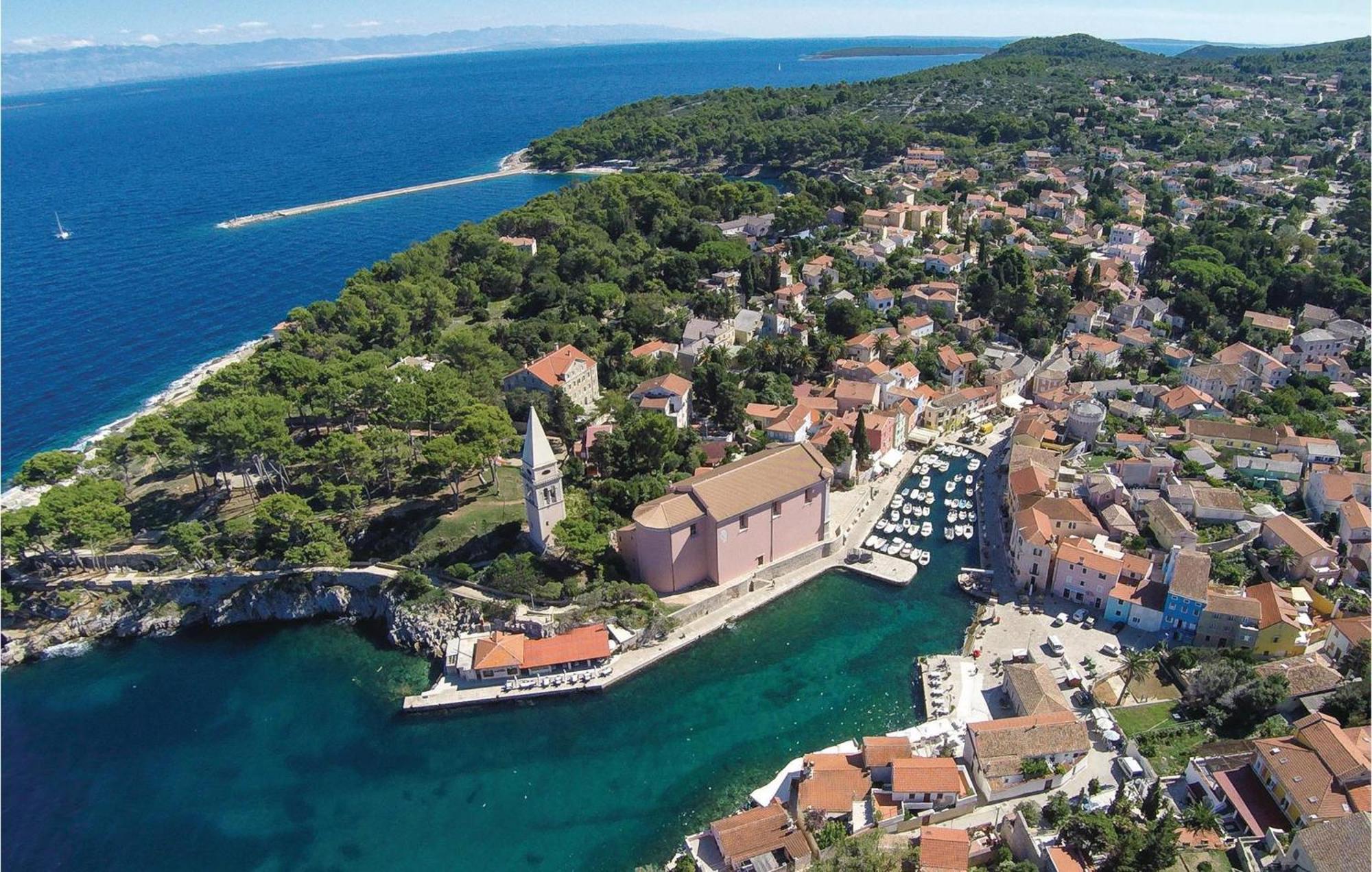 Lovely Apartment In Veli Losinj With Kitchen Luaran gambar