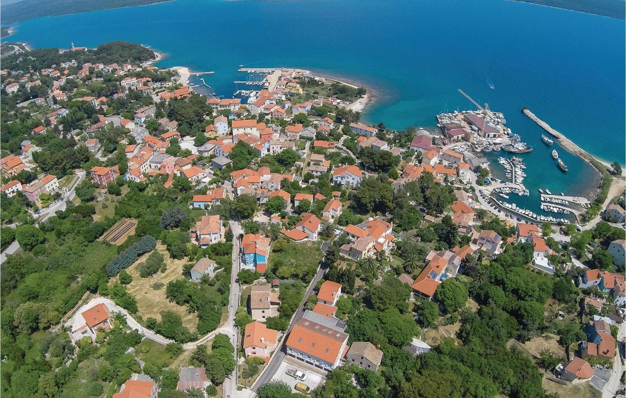 Lovely Apartment In Veli Losinj With Kitchen Luaran gambar