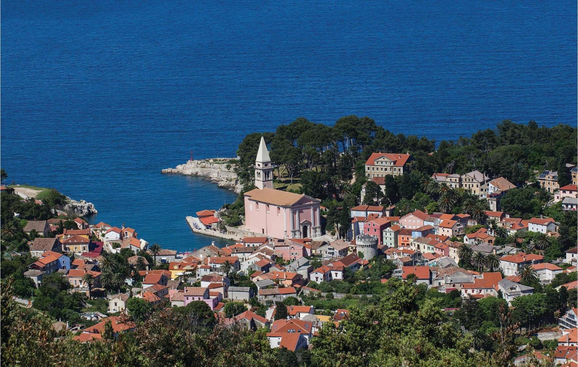 Lovely Apartment In Veli Losinj With Kitchen Luaran gambar